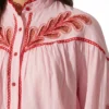 Fashion Detail Shot Camelia Boho — Camicia ricamata | Linea Regular